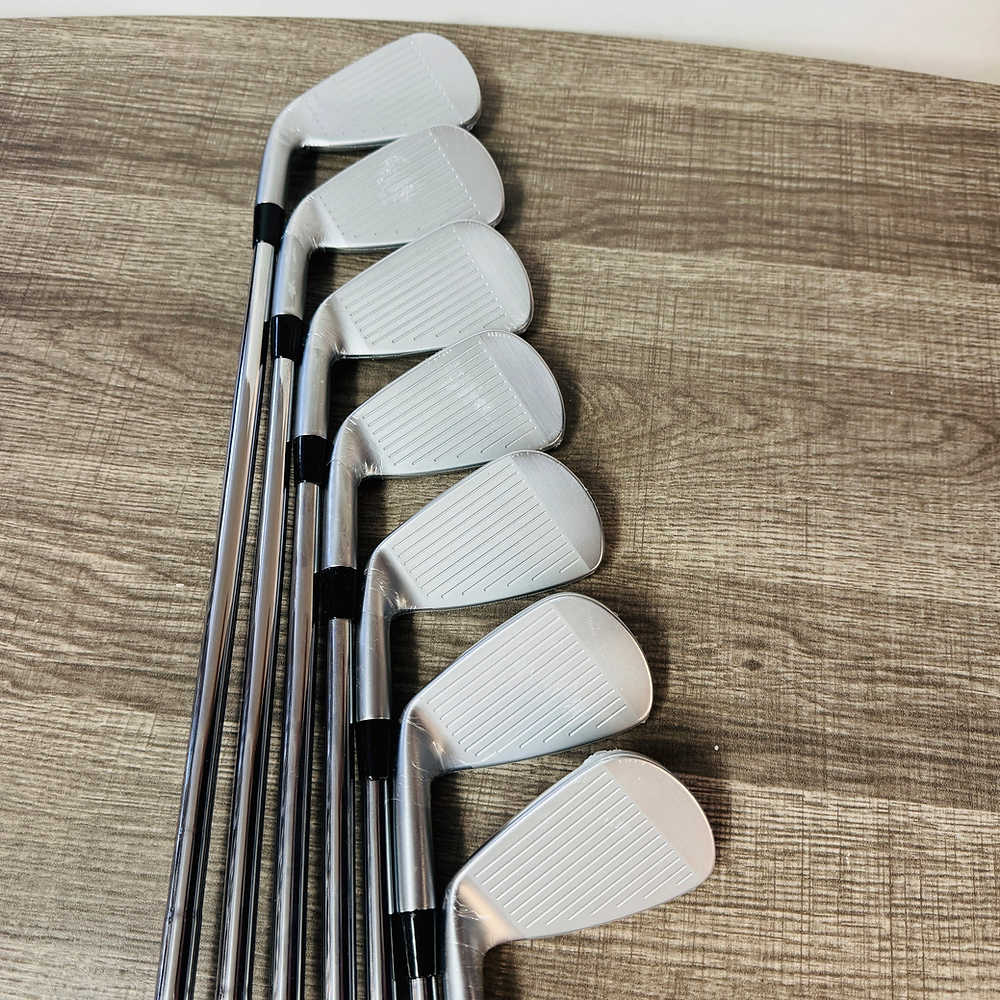 JPX 925 Hot Metal Pro Iron Set 4-P / Dynamic Gold a 105, Stif