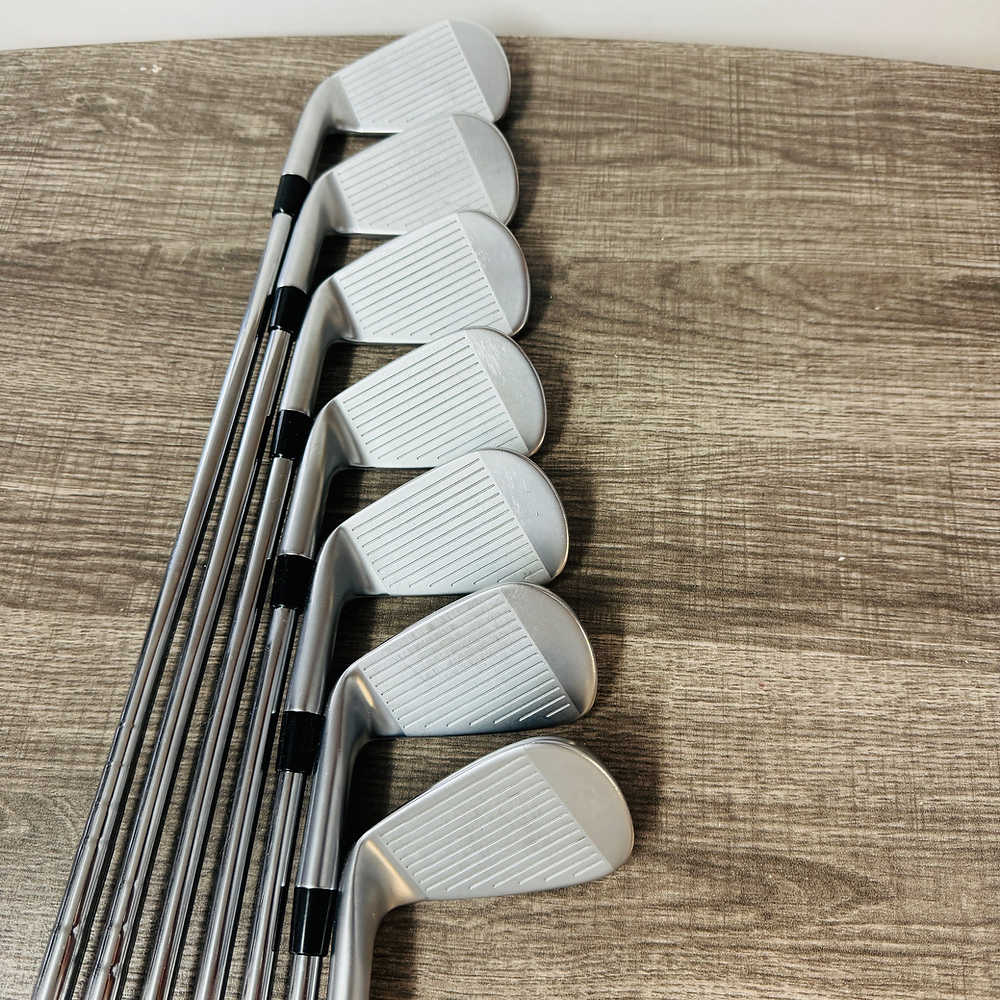 2024 Apex Pro Iron Set 5-A / AMT Black Steel, Stiff