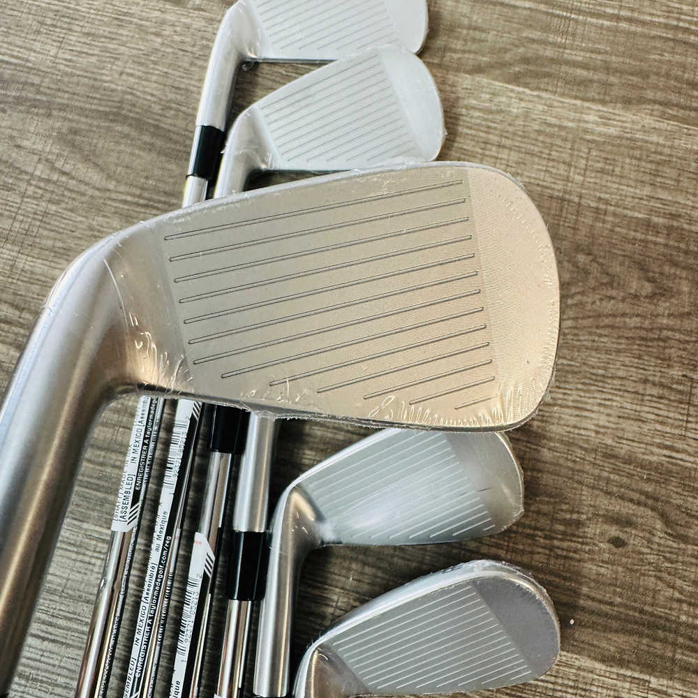 2024 P7CB Iron Set 4-P / Dynamic Gold Mid S300 115, Stiff