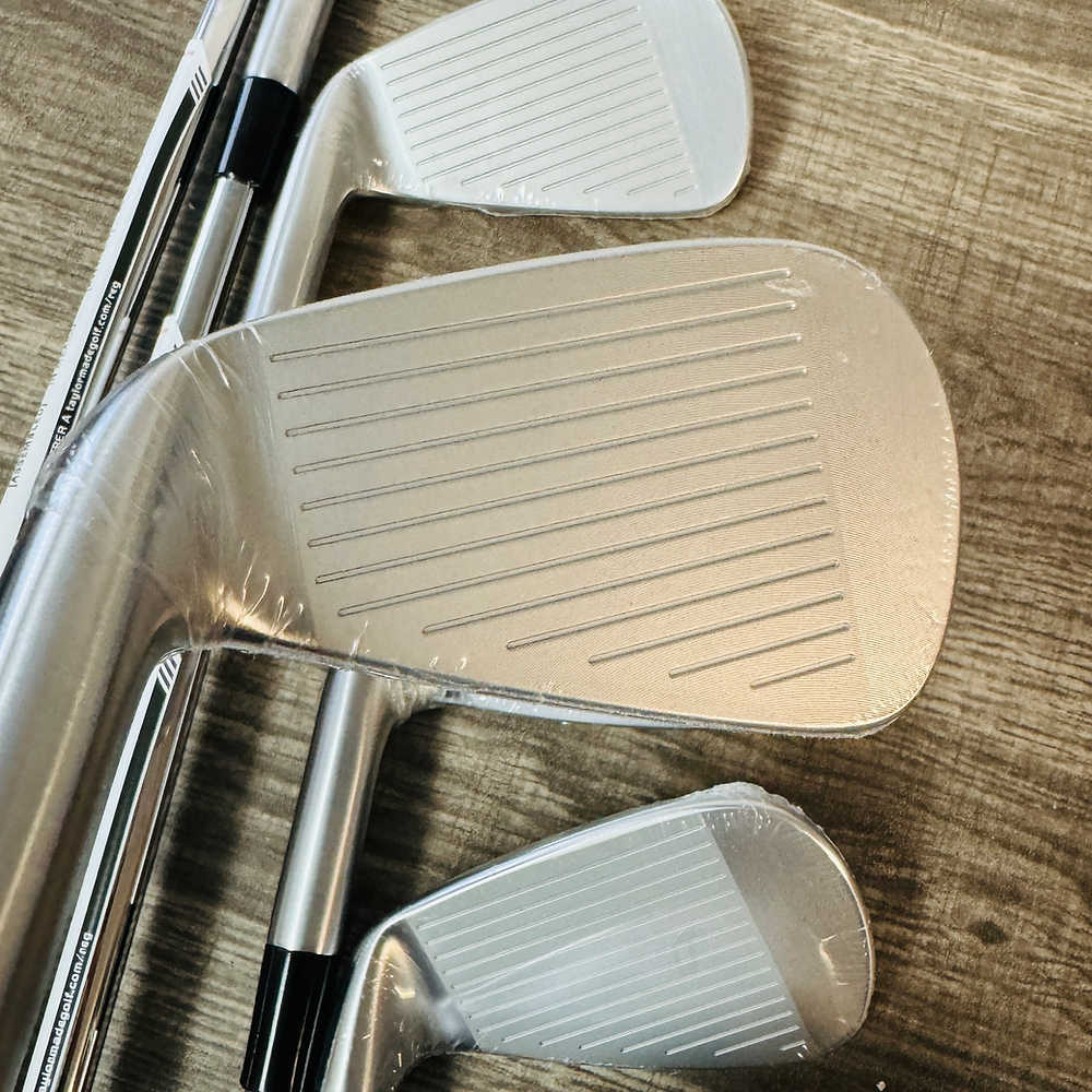 2024 P7CB Iron Set 4-P / Dynamic Gold Mid Steel, X Stiff