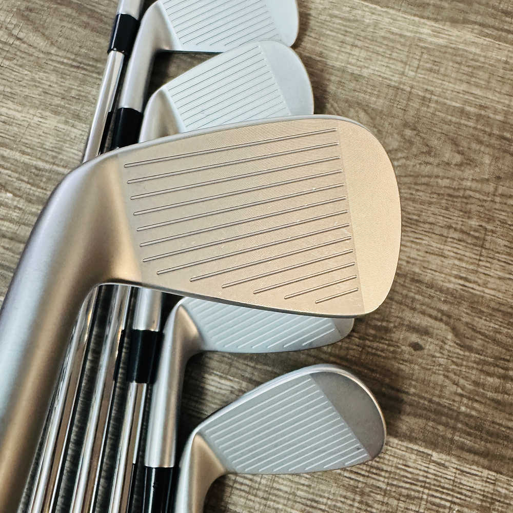 P7MB 2023 Iron Set 4-PW / Project X Rifle Steel, Stiff